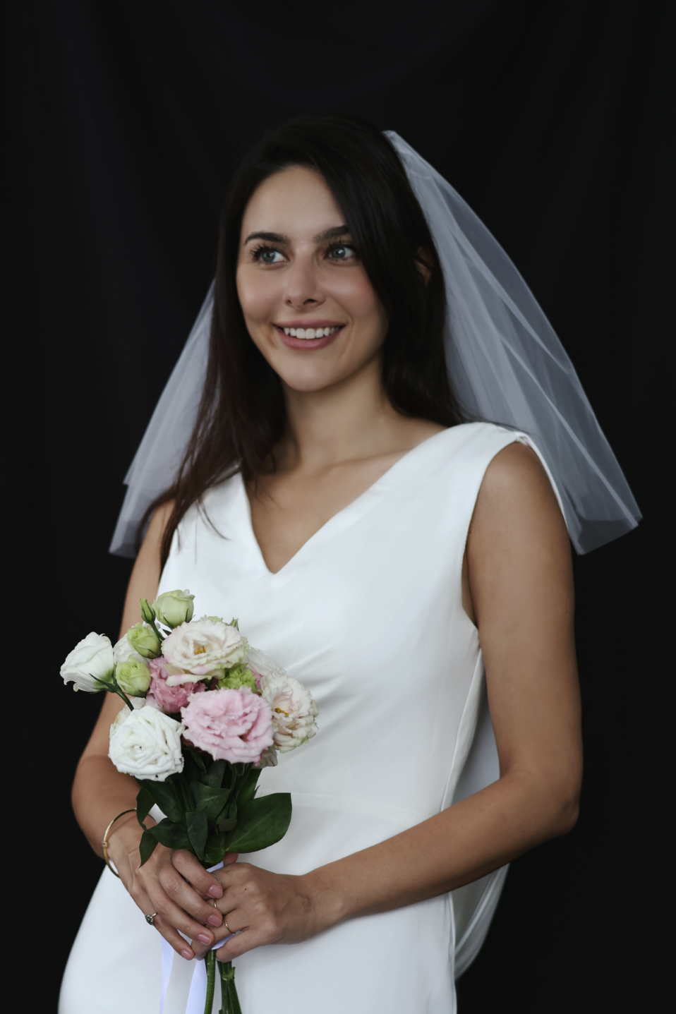 Zoe Single-Tiered Short Tulle Veil at Shoulder Length | Bone and Grey Bridal Accessories | Wedding Veils Online Singapore Canada US Fast-Shipping Veils for Brides